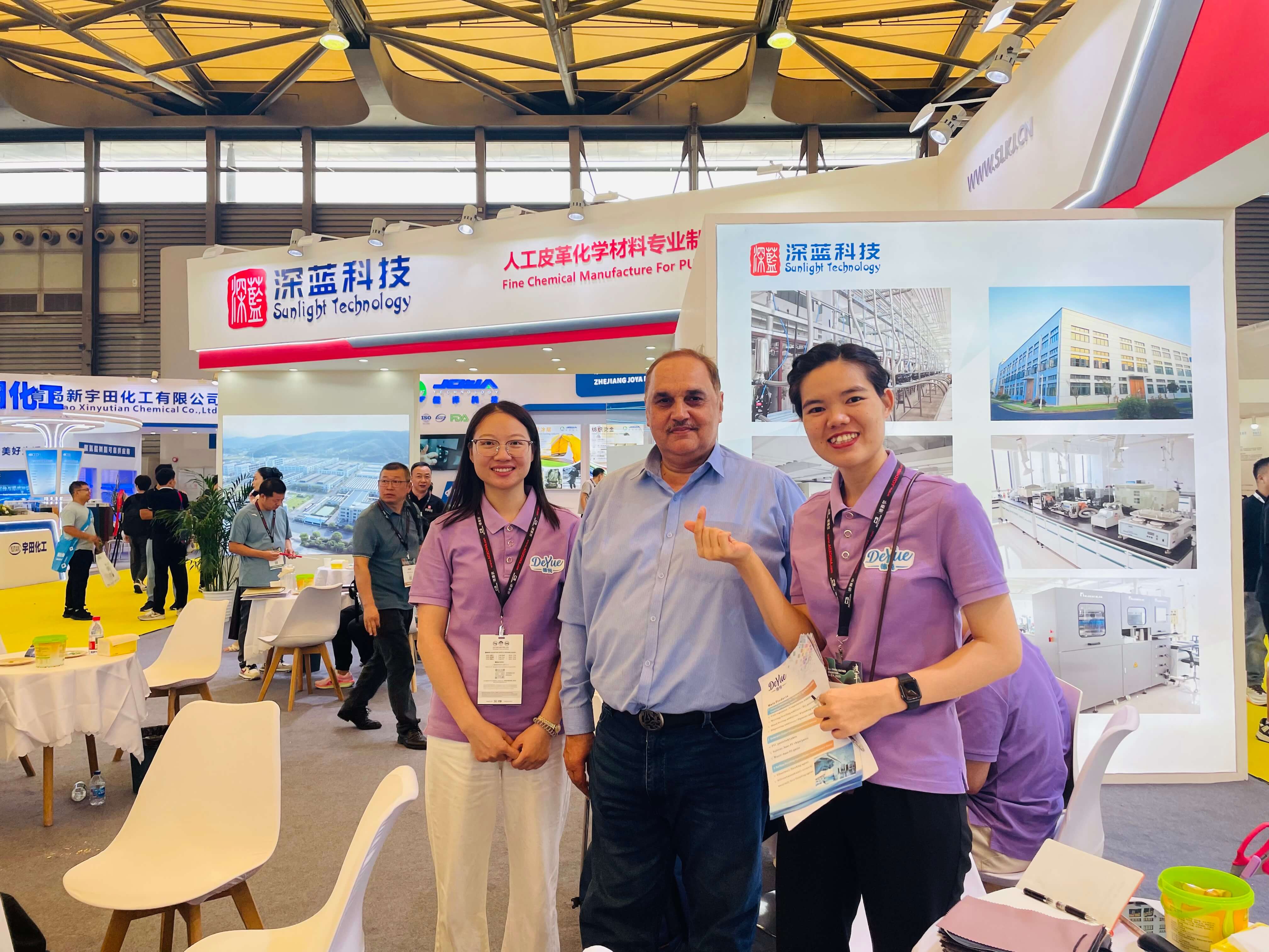 International exhibition group photo